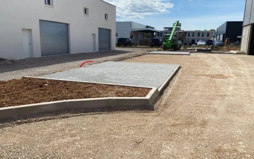 Aménagement des extérieurs d’un bâtiment professionnel à Saint-André-de-Sangonis (34725)