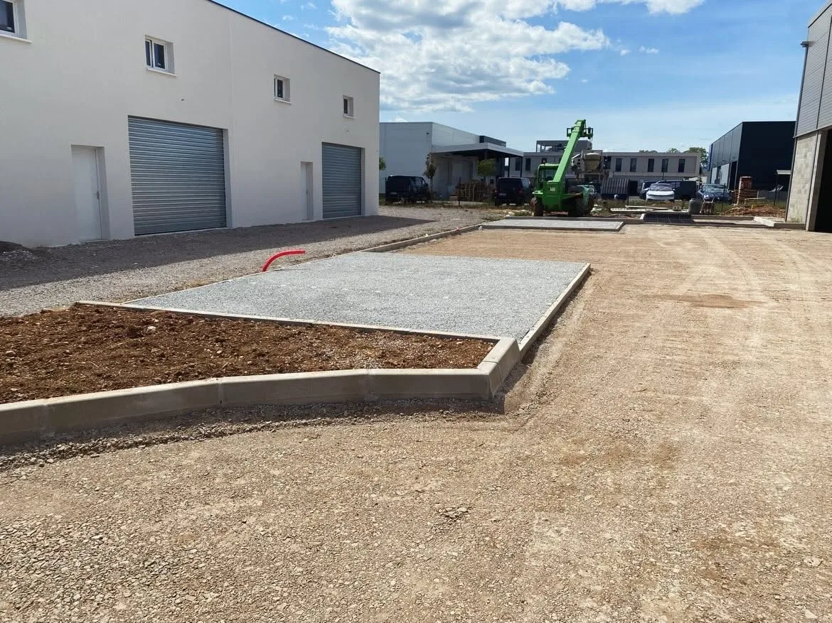 Aménagement extérieurs bâtiment professionnel à Saint-André-de-Sangonis 01