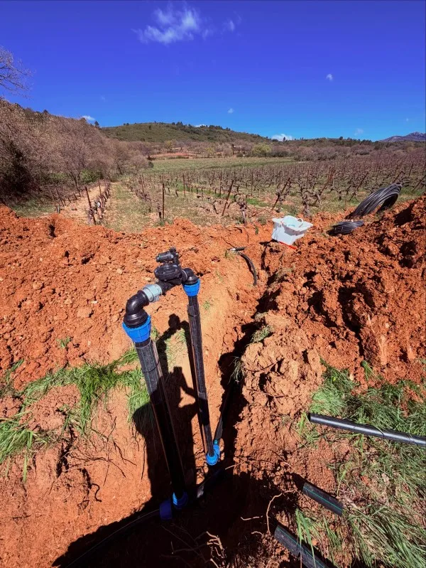 Création de réseaux d’irrigation pour un domaine viticole à Saint-Guiraud par SIMON TP 04 Création de réseaux d’irrigation pour un domaine viticole à Saint-Guiraud par SIMON TP - Robinet d'arrêt